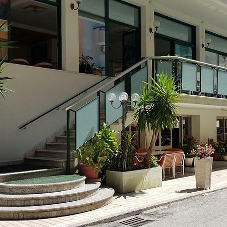 Hotel Chic Cattolica Esterno foto
