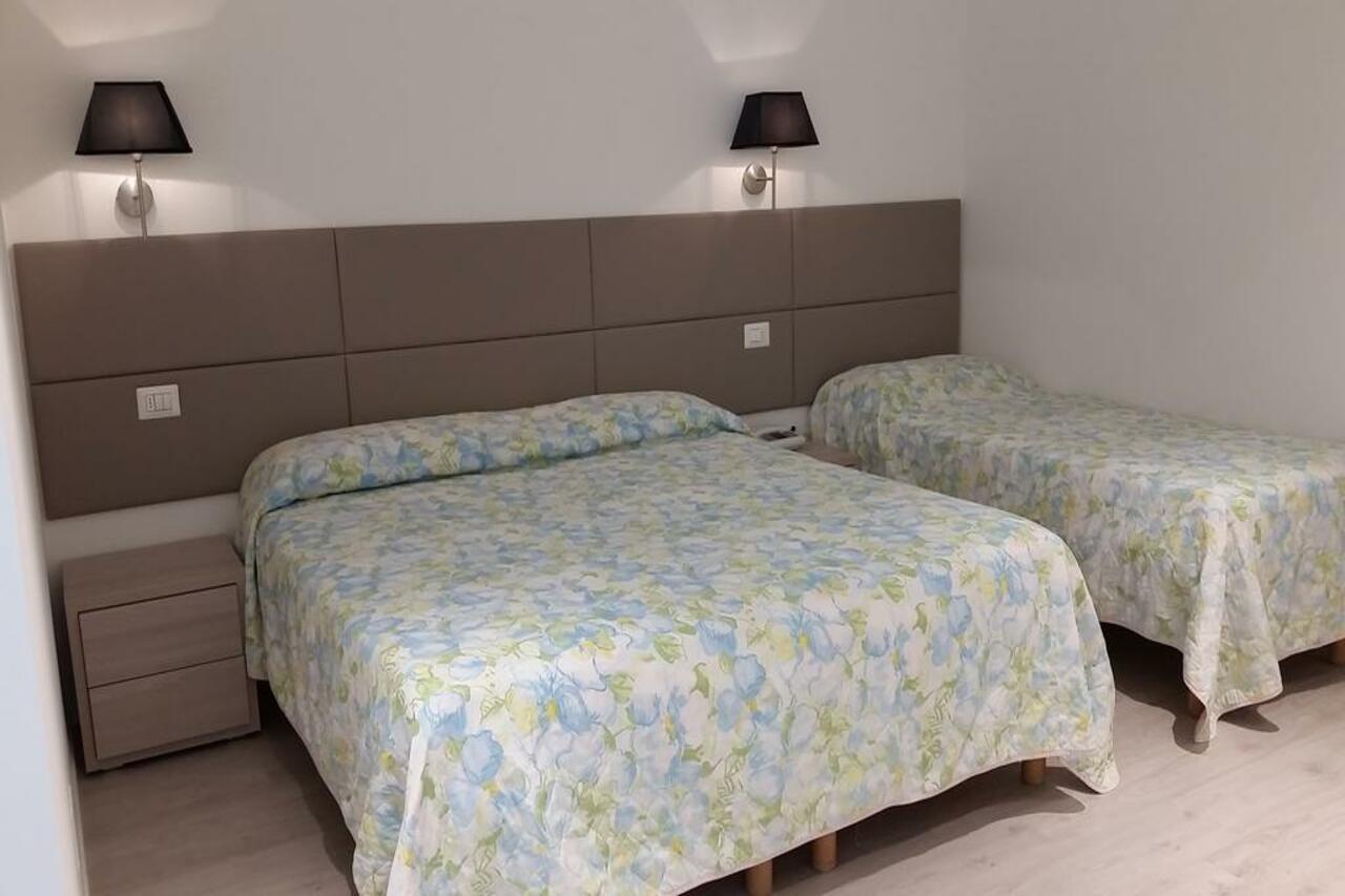 Hotel Chic Cattolica Esterno foto