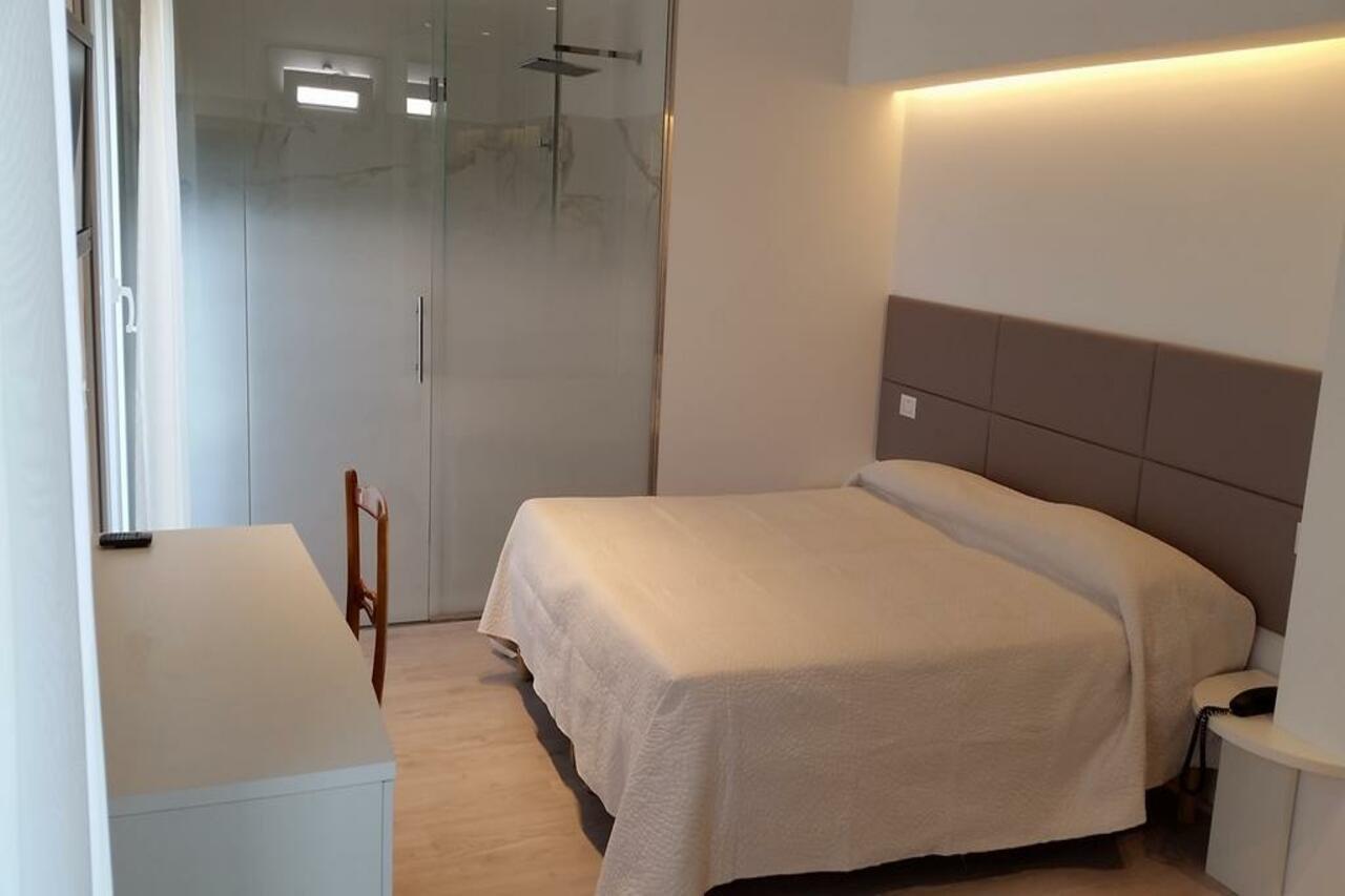 Hotel Chic Cattolica Esterno foto