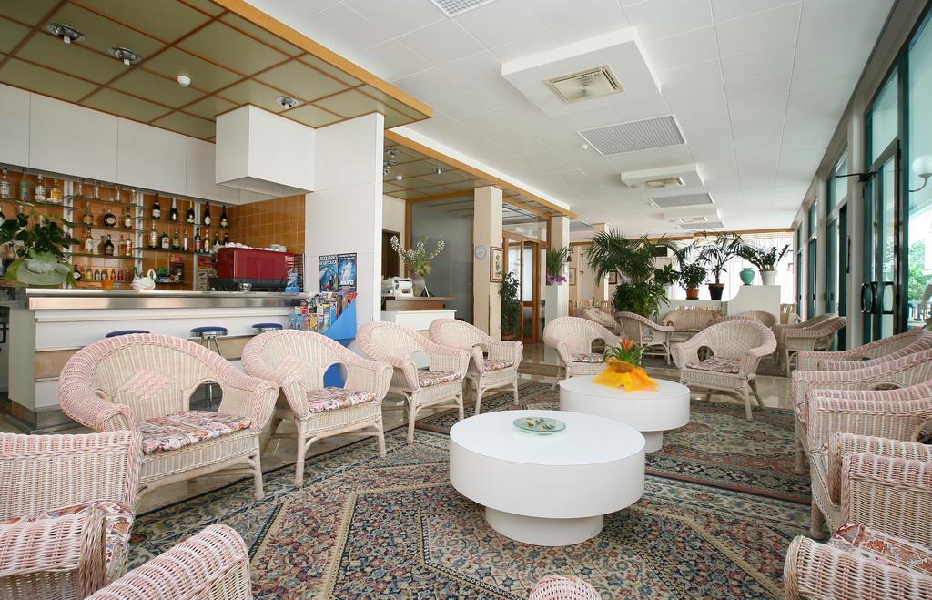 Hotel Chic Cattolica Esterno foto
